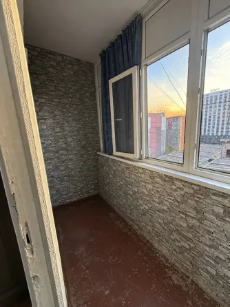 Продаётся 2-комн. кв., Джал-23, 106 серия, 8/9 эт., 52, 7 м², 2 лоджии, кухня 10, 7 м², не угловая Бишкек