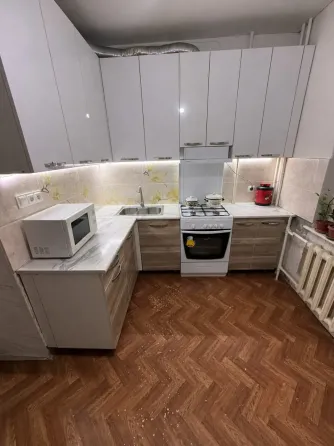 Продаётся 2-комн. кв., Джал-23, 106 серия, 8/9 эт., 52, 7 м², 2 лоджии, кухня 10, 7 м², не угловая Бишкек