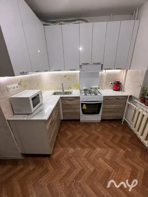 Продаётся 2-комн. кв., Джал-23, 106 серия, 8/9 эт., 52, 7 м², 2 лоджии, кухня 10, 7 м², не угловая Бишкек - изображение 2