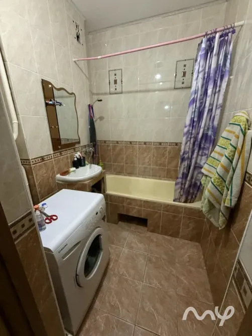 Продаётся 2-комн. кв., Джал-23, 106 серия, 8/9 эт., 52, 7 м², 2 лоджии, кухня 10, 7 м², не угловая Бишкек - изображение 4