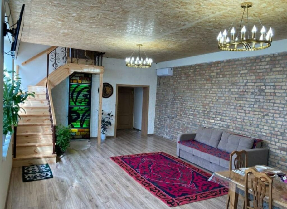 Хостел Nazira’s Guesthouse *Место, где гостям всегда рады!* расположен Бишкек - сүрөт 1