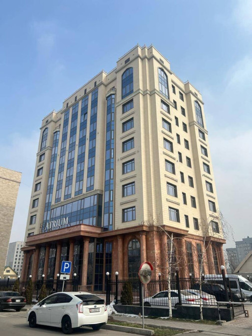 Сдаю Офис, 30 м², В бизнес центре, 1 линия, С юридическим адресом Bishkek - photo 1