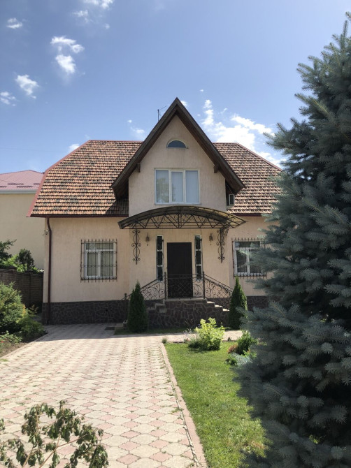 Сдаю отличный 2 этажный дом под бизнес. Отличное месторасположение Бишкек - сүрөт 1