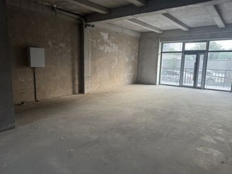 Коммерческое помещение 85 м2. 1й этаж, дом заселен. Адрес Бишкек - сүрөт 1