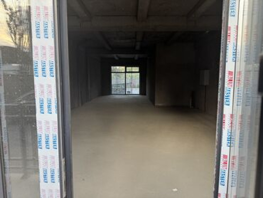 Коммерческое помещение 85 м2. 1й этаж, дом заселен. Адрес Бишкек - сүрөт 4