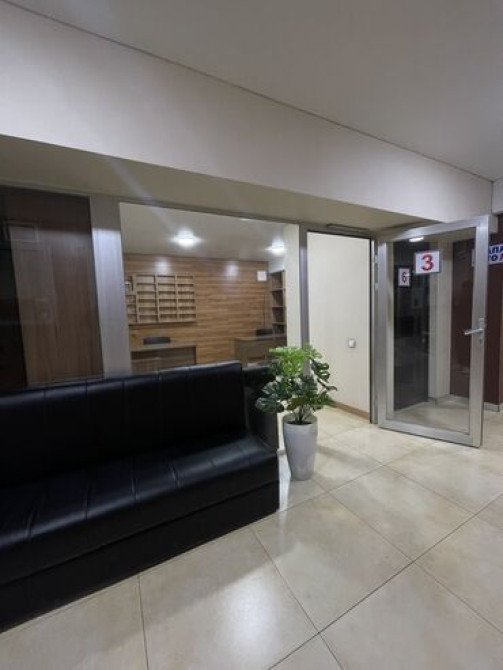 Сдаю Офис, 17 м², В административном здании, С оборудованием, С отдельной кухней, С отдельным входом Бишкек - сүрөт 2