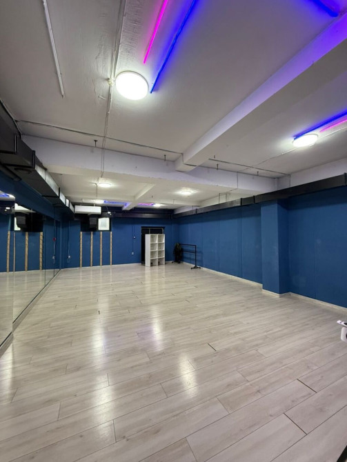 Сдаю Офис, 224 м², В бизнес центре, 1 линия, С отдельной кухней, С отдельным входом Bishkek - photo 1