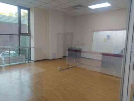 Сдаю Офис, 55 м², В бизнес центре, 1 линия, С системой безопасности, С юридическим адресом Bishkek