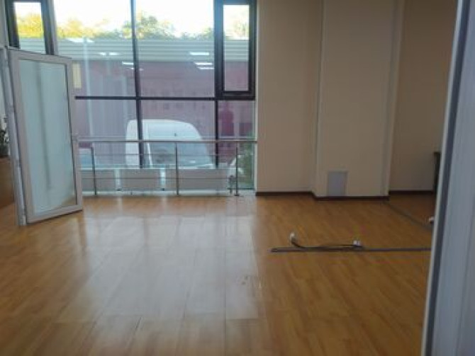 Сдаю Офис, 55 м², В бизнес центре, 1 линия, С системой безопасности, С юридическим адресом Бишкек - изображение 1