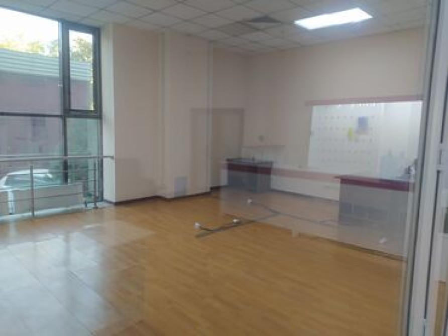 Сдаю Офис, 55 м², В бизнес центре, 1 линия, С системой безопасности, С юридическим адресом Бишкек - сүрөт 3