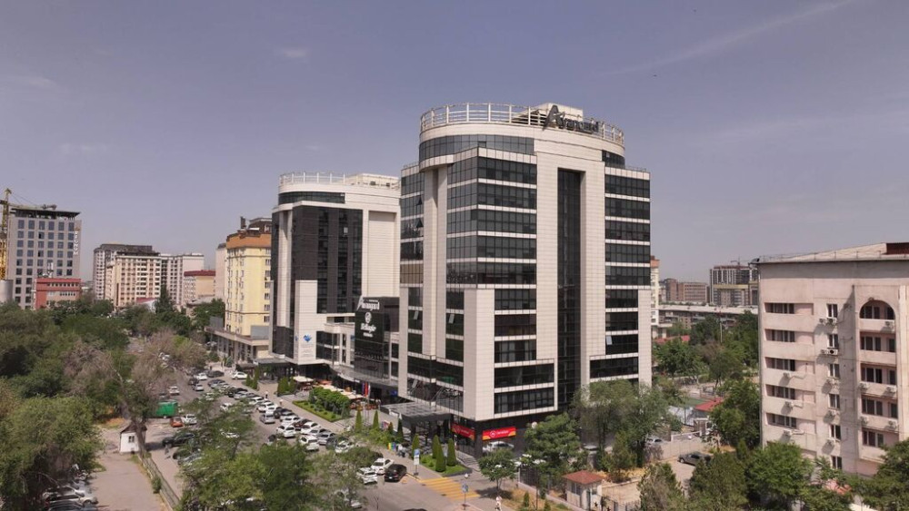 Сдаю Офис, 160 м², В бизнес центре Бишкек - изображение 1