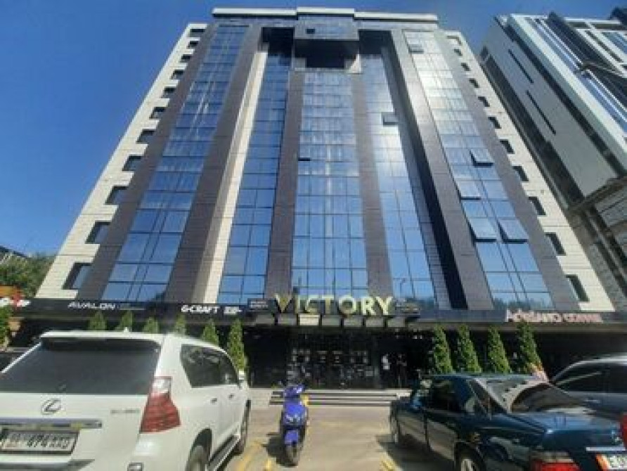 Сдаю Офис, 50 м², В бизнес центре Бишкек - изображение 1