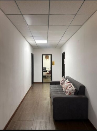 Срочно сдается кабинет 32кв/м 26000 сом + 150 долл депозит, без мебели Bishkek - photo 2