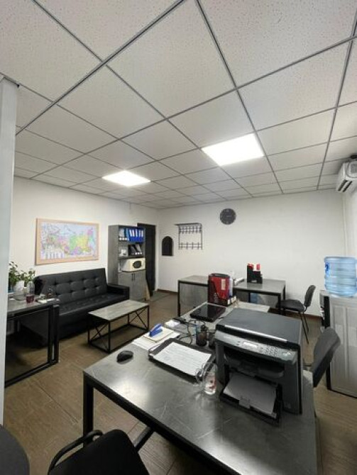 Срочно сдается кабинет 32кв/м 26000 сом + 150 долл депозит, без мебели Бишкек - изображение 1