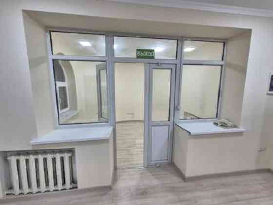 Сдаю Офис, 9 м², В бизнес центре, 1 линия Bishkek