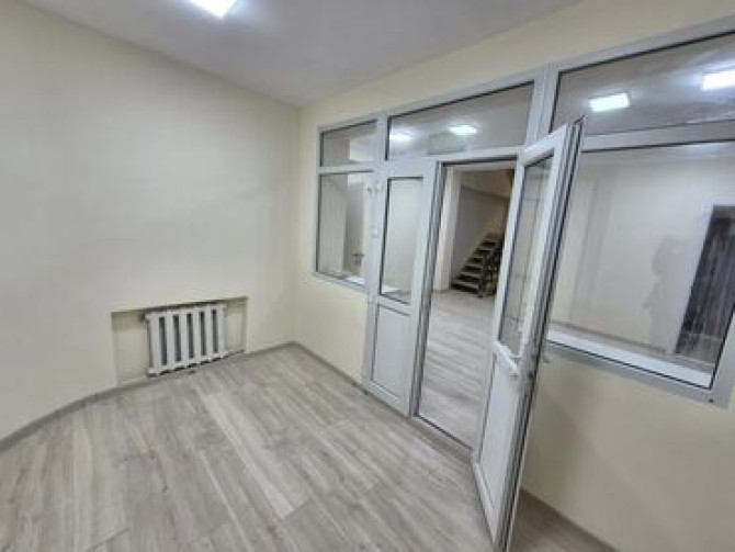 Сдаю Офис, 9 м², В бизнес центре, 1 линия Бишкек - изображение 2
