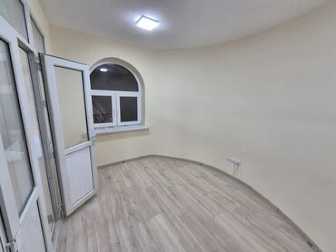 Сдаю Офис, 9 м², В бизнес центре, 1 линия Бишкек - изображение 1