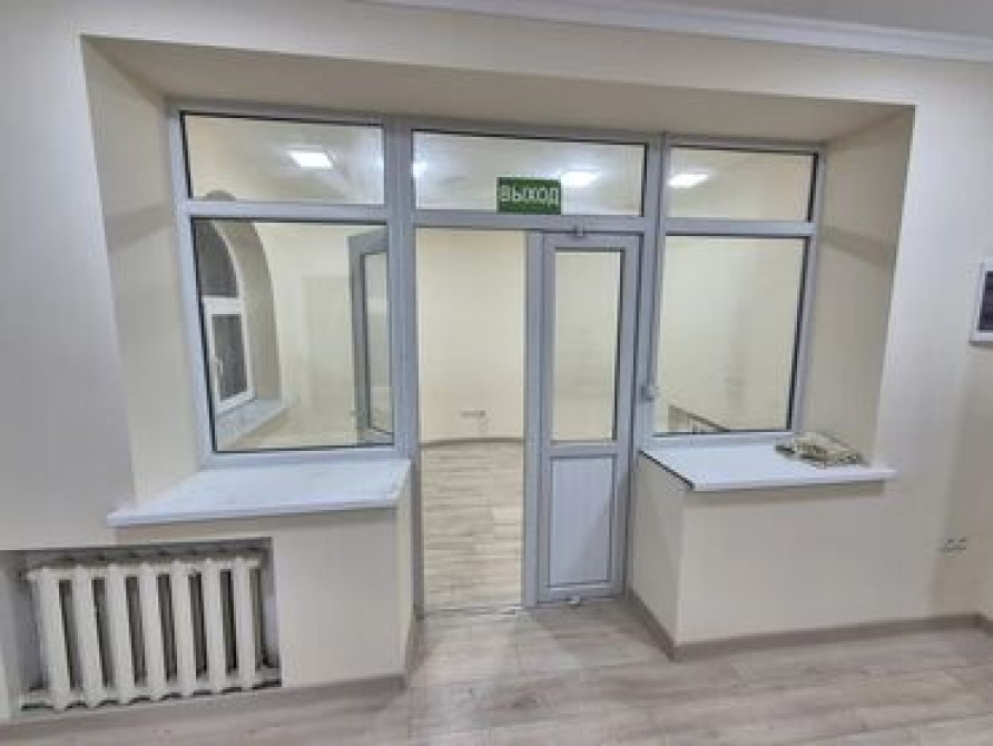 Сдаю Офис, 9 м², В бизнес центре, 1 линия Бишкек - сүрөт 3