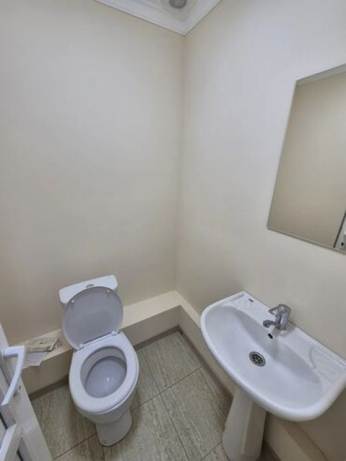 Сдаю Офис, 9 м², В бизнес центре, 1 линия Бишкек - сүрөт 7