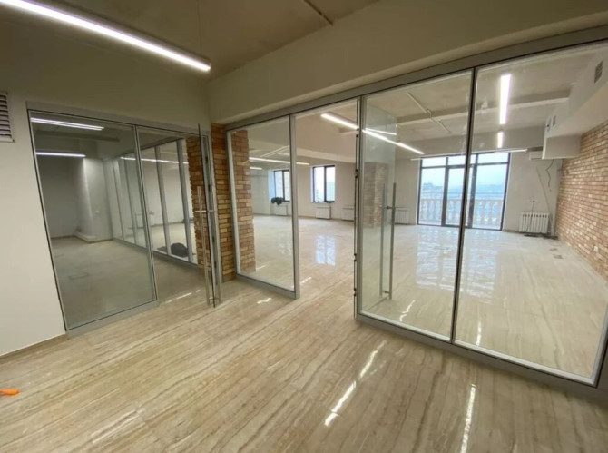 Сдаю Офис, 168 м², В бизнес центре, 1 линия, С отдельным сан узлом, С системой безопасности Бишкек - изображение 1