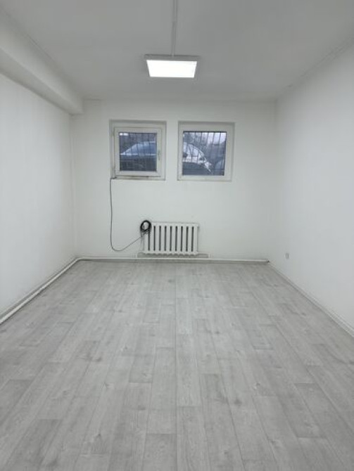 Сдаю Офис, 23 м², В жилом комплексе, С отдельным входом, С отдельным сан узлом, С юридическим адресом Бишкек - изображение 4