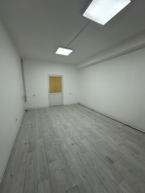 Сдаю Офис, 23 м², В жилом комплексе, С отдельным входом, С отдельным сан узлом, С юридическим адресом Бишкек - изображение 2