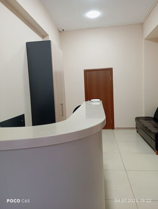 Сдаю Офис, 147 м², В жилом комплексе, 1 линия, С оборудованием, С отдельным входом Бишкек - изображение 3