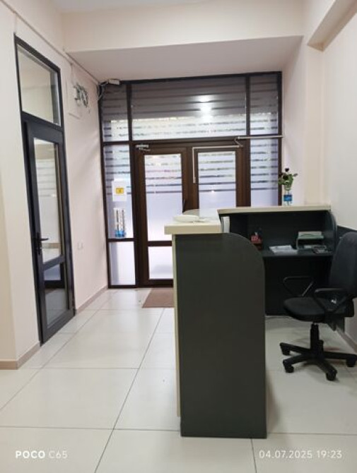 Сдаю Офис, 147 м², В жилом комплексе, 1 линия, С оборудованием, С отдельным входом Бишкек - изображение 2