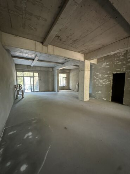 Сдаю Офис, 111 м², В жилом комплексе, 1 линия Бишкек - изображение 2