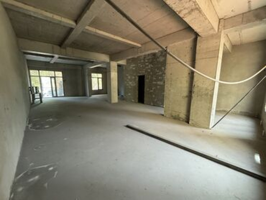 Сдаю Офис, 111 м², В жилом комплексе, 1 линия Бишкек - изображение 1