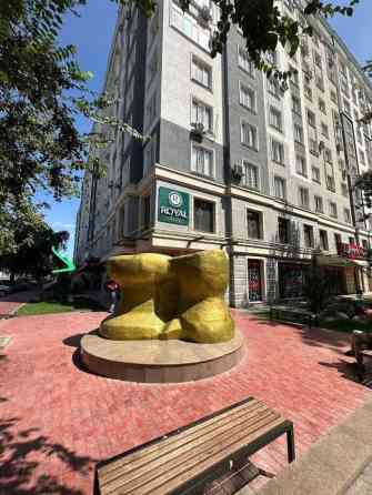 Сдаю Офис, 133 м², В жилом комплексе, 1 линия Бишкек
