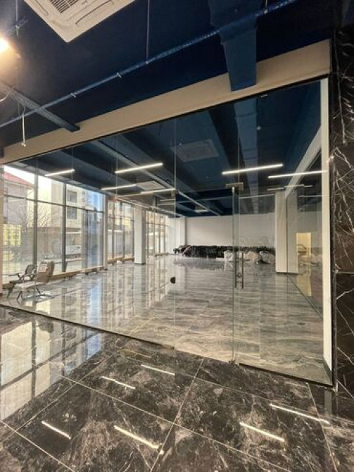 Сдаю Офис, 140 м², В бизнес центре Бишкек - изображение 1