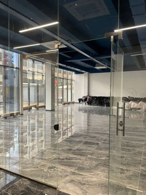 Сдаю Офис, 140 м², В бизнес центре Бишкек - изображение 2