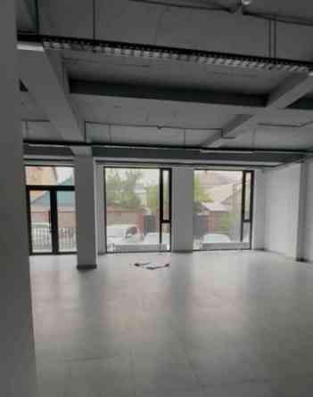 Сдаю Офис, 150 м², В бизнес центре, 1 линия Бишкек
