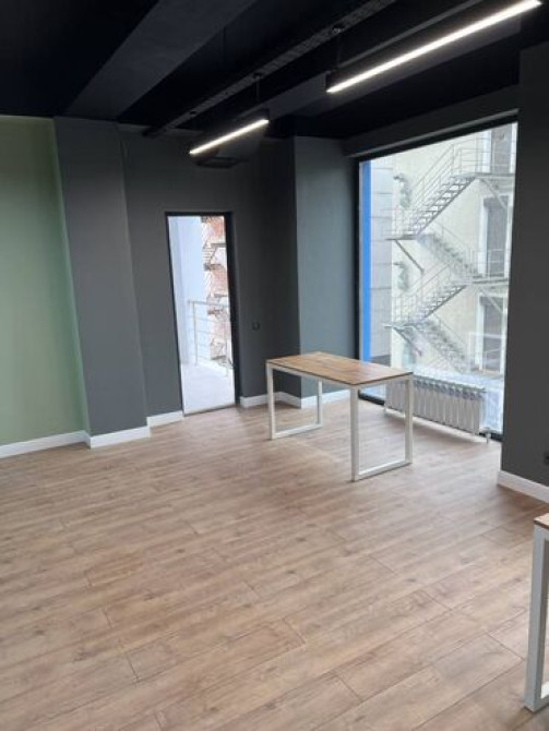 Сдаю Офис, 63 м², В бизнес центре Бишкек - изображение 1