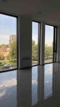 Сдаю Офис, 94 м², В бизнес центре, 1 линия Бишкек
