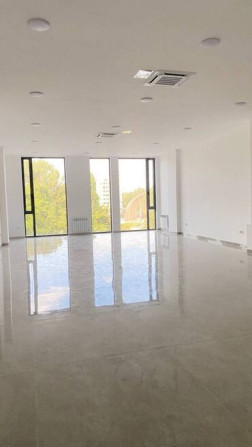 Сдаю Офис, 94 м², В бизнес центре, 1 линия Бишкек - изображение 2