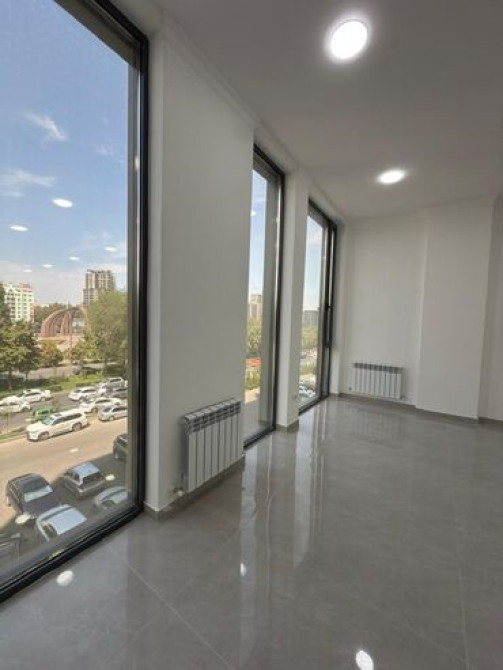 Сдаю Офис, 94 м², В бизнес центре, С отдельным входом Бишкек - изображение 2