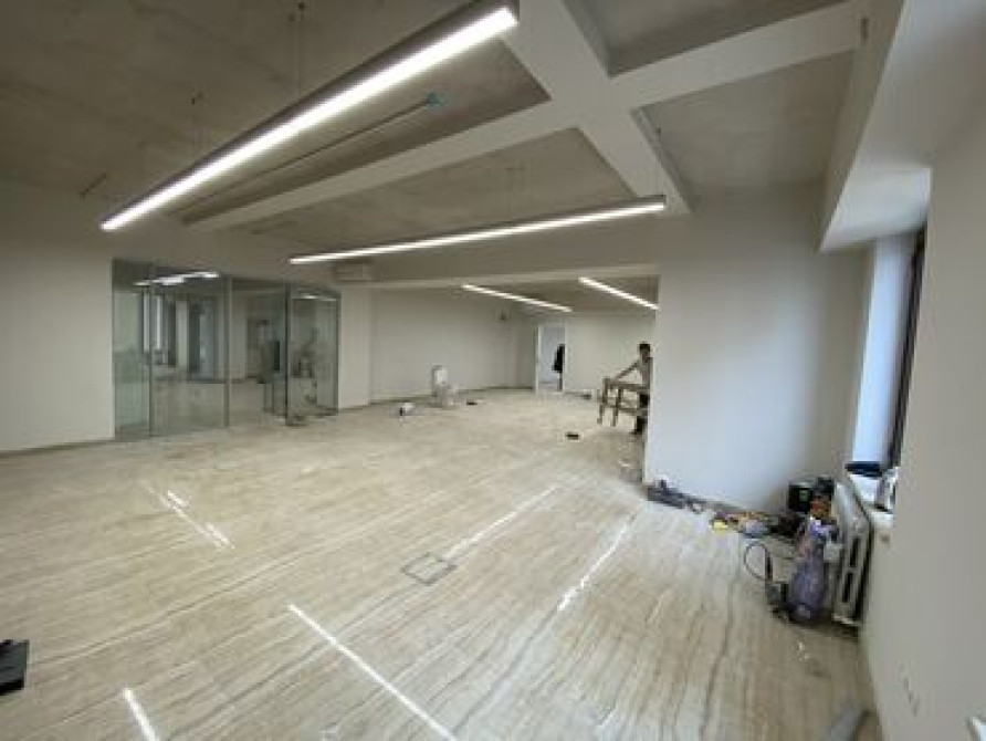 Сдаю Офис, 127 м², В бизнес центре, 1 линия, С отдельным входом, С отдельным сан узлом Бишкек - изображение 3