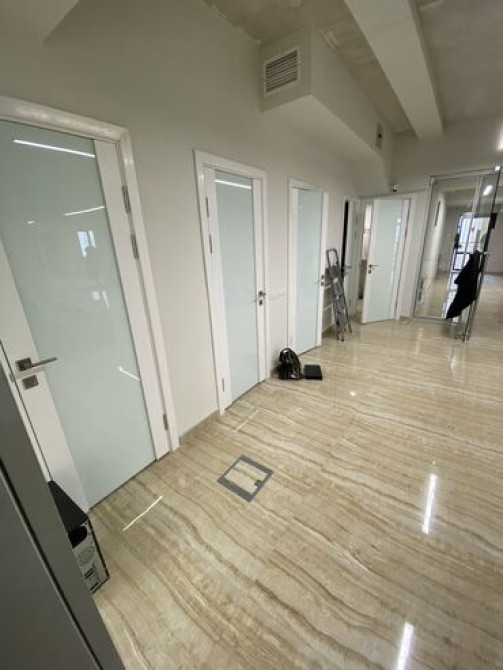 Сдаю Офис, 127 м², В бизнес центре, 1 линия, С отдельным входом, С отдельным сан узлом Бишкек - изображение 2