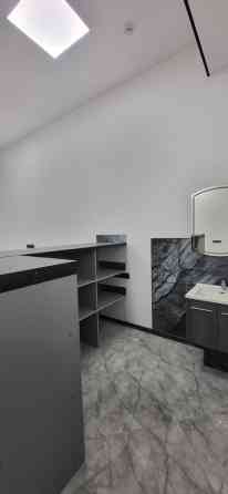 Сдаю Офис, 75 м², В бизнес центре, С отдельной кухней Бишкек