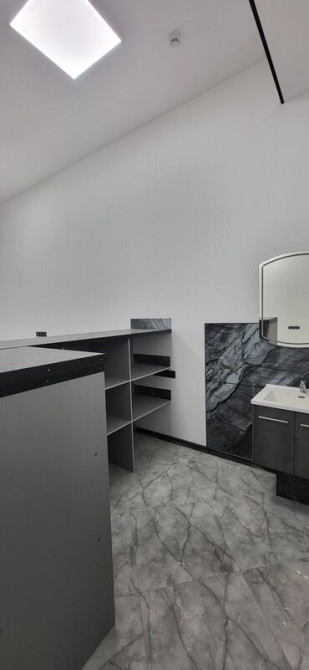 Сдаю Офис, 75 м², В бизнес центре, С отдельной кухней Бишкек - изображение 3