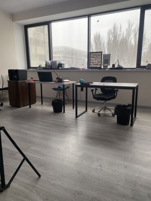 Сдаю половина ОФИСа центре города!!! Здание «Илбирс» Желательно на Бишкек - сүрөт 3