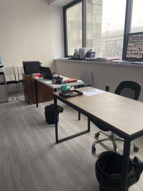 Сдаю половина ОФИСа центре города!!! Здание «Илбирс» Желательно на Бишкек - сүрөт 1