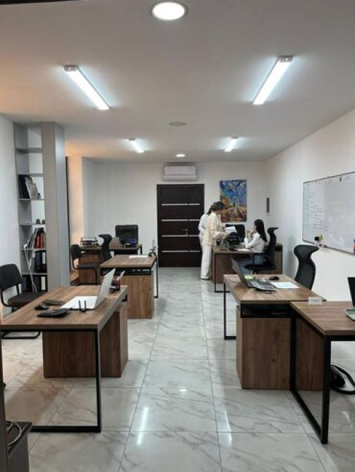 Сдаю Офис, 460 м², В частном доме, 1 линия Бишкек - изображение 3