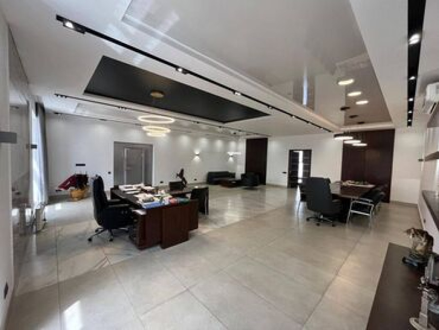 Сдаю Офис, 460 м², В частном доме, 1 линия Бишкек - изображение 2