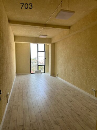 Сдаю Офис, 24 м², В бизнес центре, 1 линия Бишкек - изображение 6