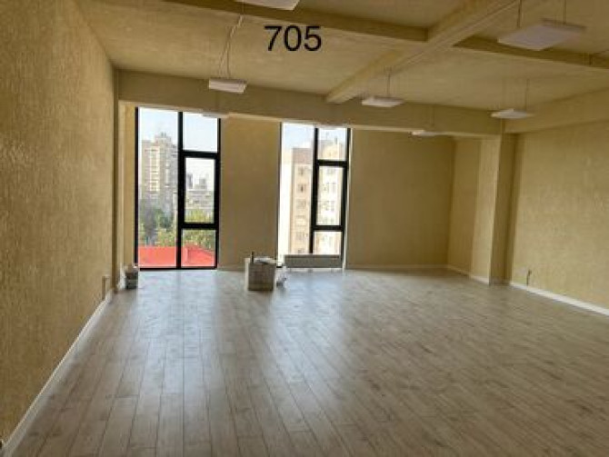 Сдаю Офис, 24 м², В бизнес центре, 1 линия Бишкек - изображение 5