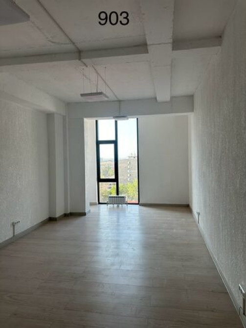 Сдаю Офис, 24 м², В бизнес центре, 1 линия Бишкек - сүрөт 3