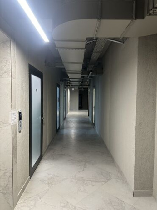 Сдаю Офис, 24 м², В бизнес центре, 1 линия Бишкек - сүрөт 4